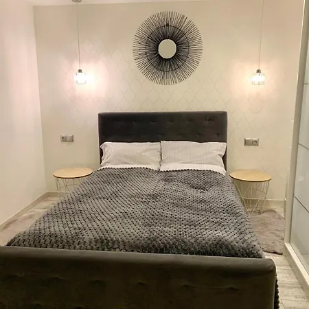 Apartman Lovely With Patio *