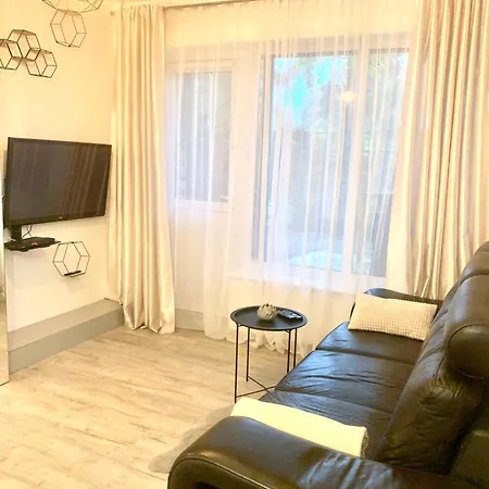 Lovely With Patio Apartman